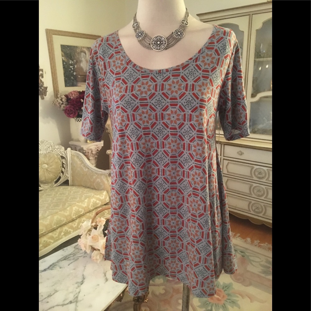LULAROE NWT gray/red geometric style tunic size XS. B:997. 7/20/26